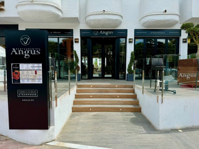 angus-puerto-marina-0