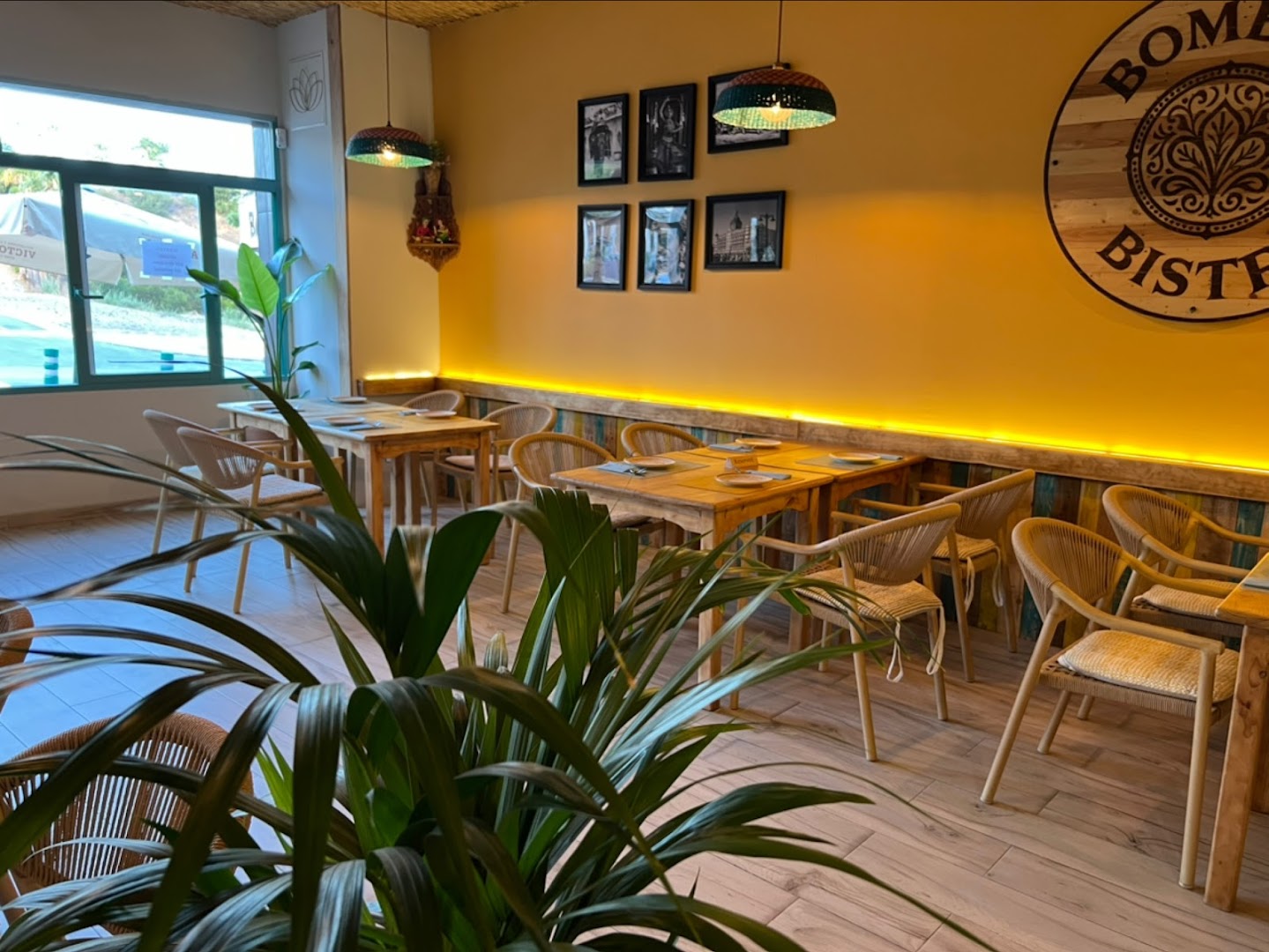 bombay-bistro-restaurante-cafe-0