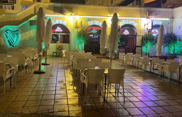 decs-irish-sports-pub-0