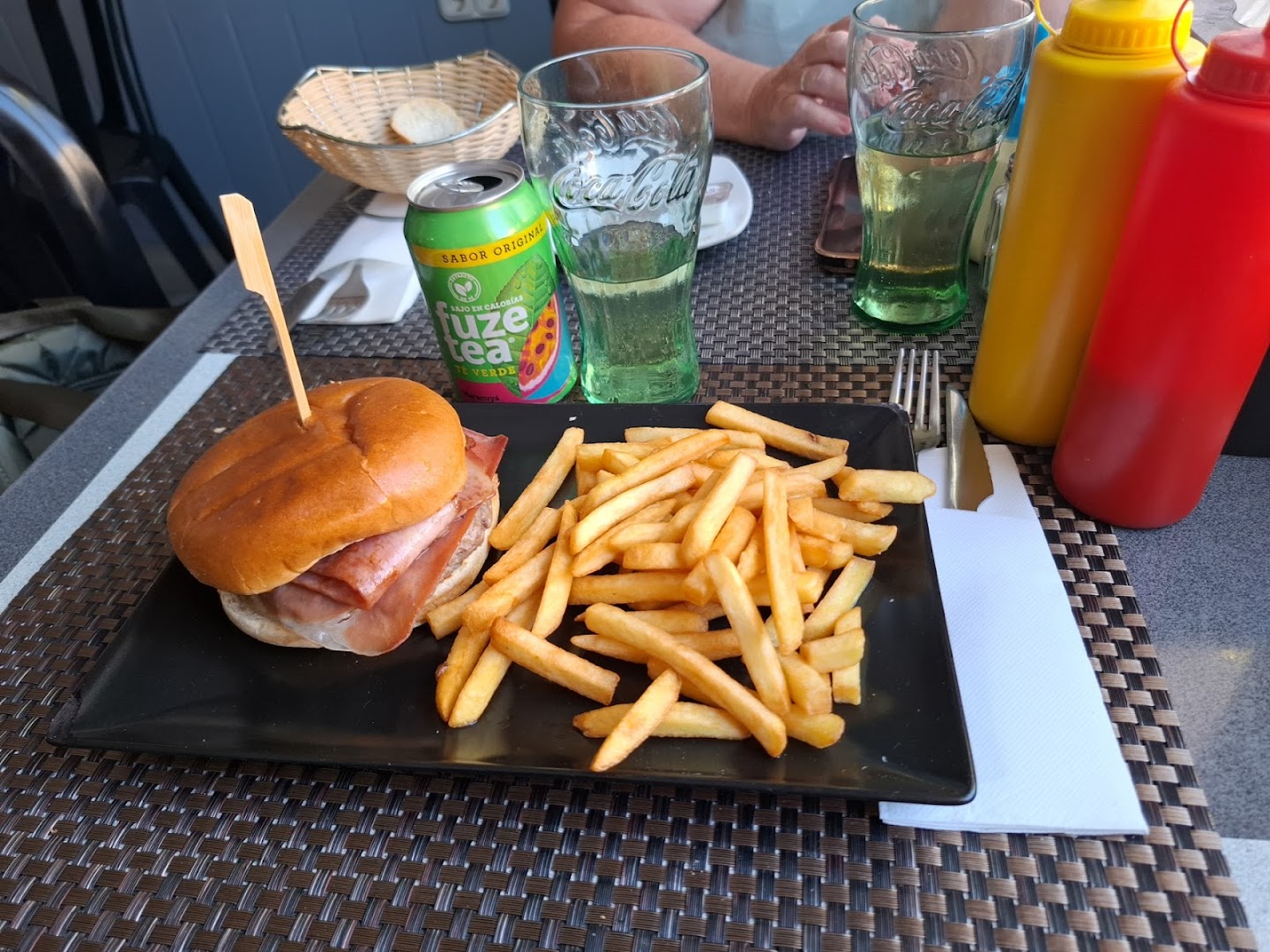 desayunos-tapas-variadas-el-capricho-0