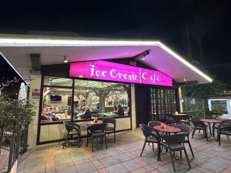 ice-cream-cafe-0