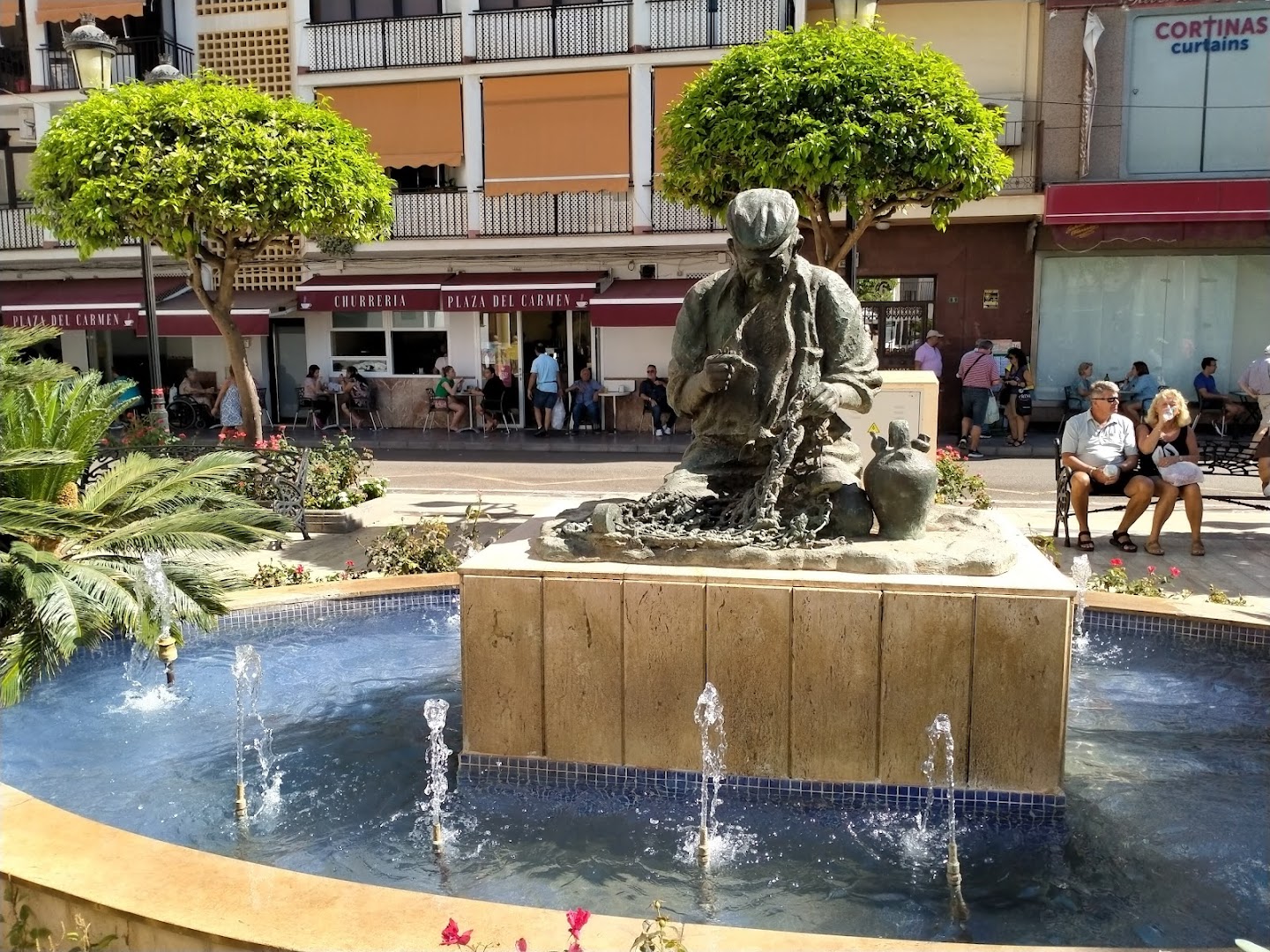 monumento-a-los-pescadores-de-los-boliches-0