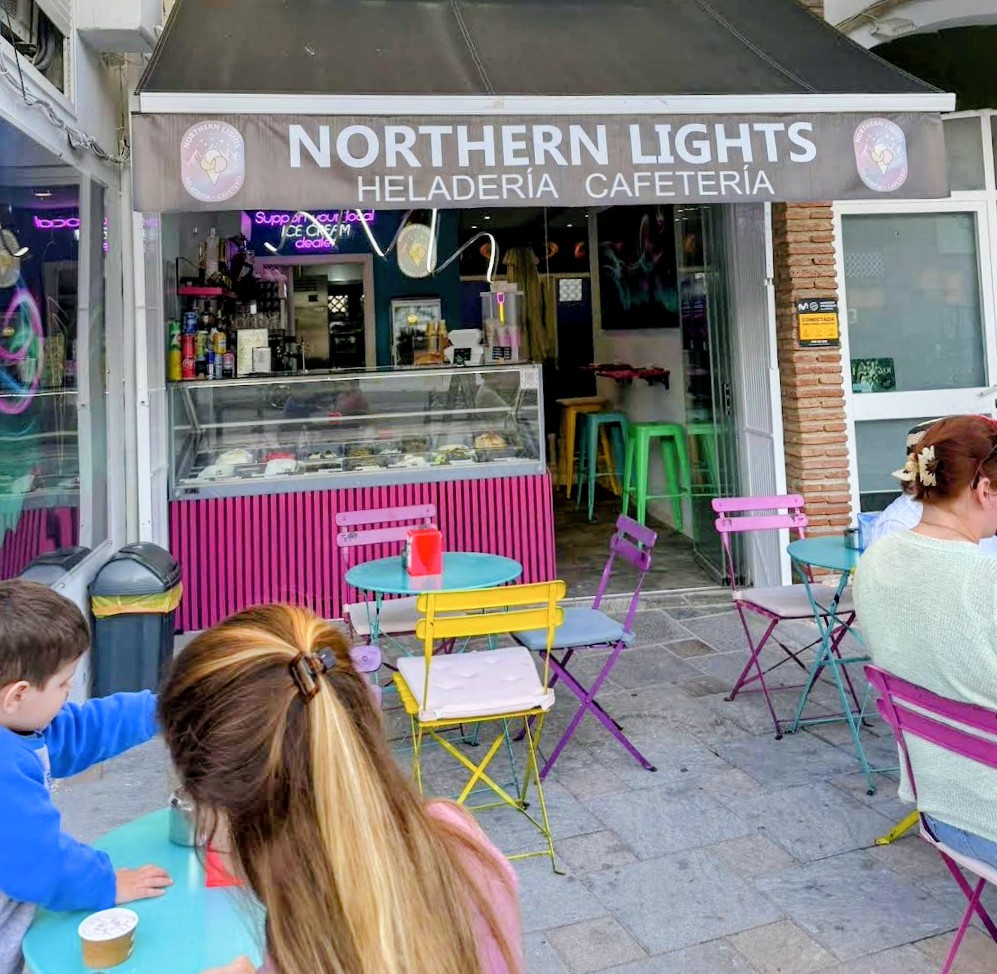 northern-lights-heladeria-cafeteria-0