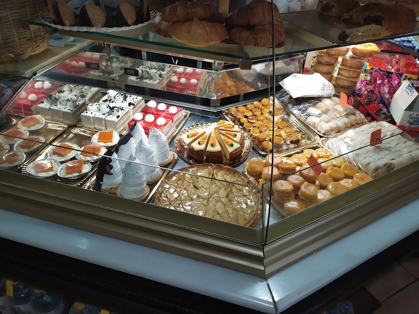 panaderia-cafeteria-la-blanca-paloma-0