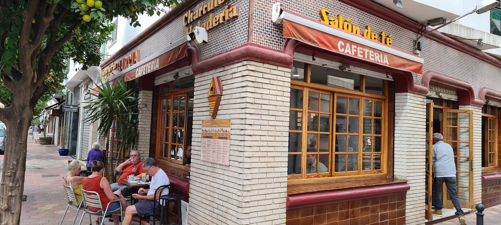 panaderia-cafeteria-los-alamos-garcia-0