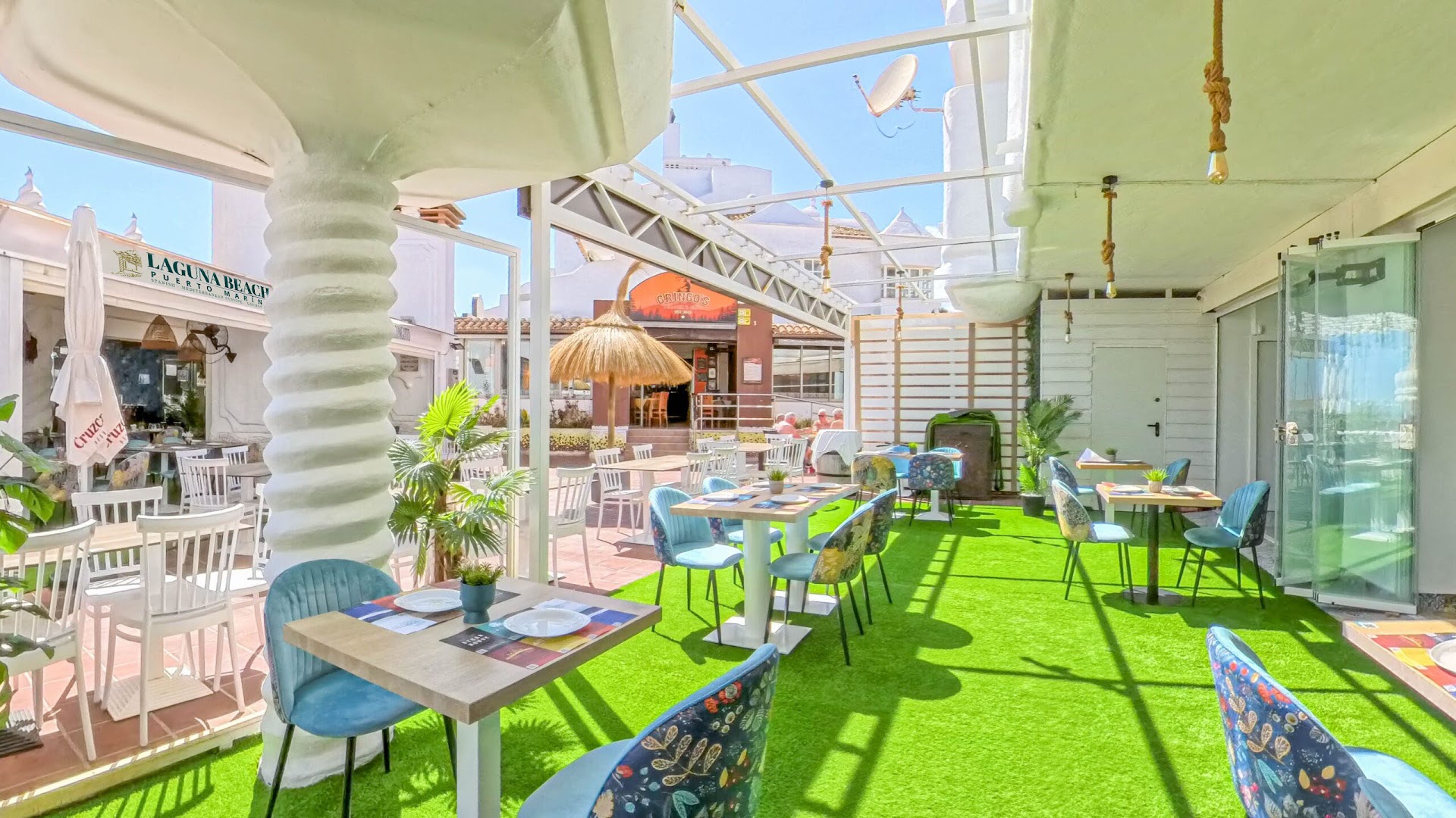 restaurante-laguna-beach-club-puerto-marina-0