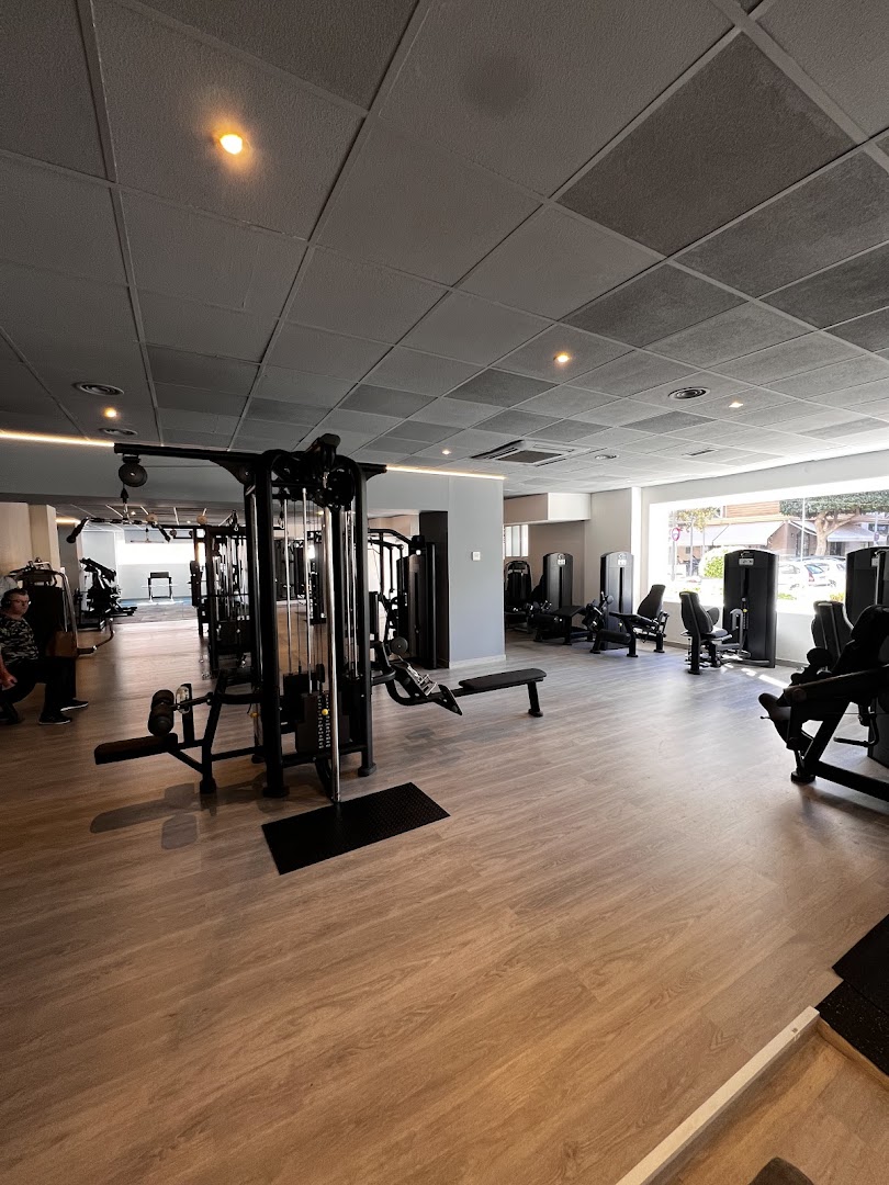 sol-beach-fitness-centre-by-train-me-0