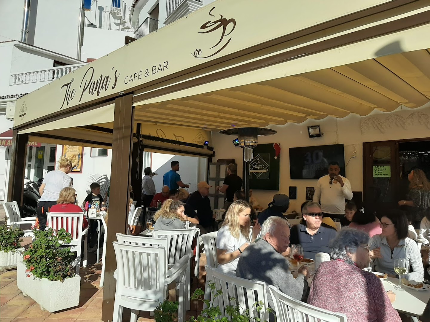 the-panas-cafe-bar-0