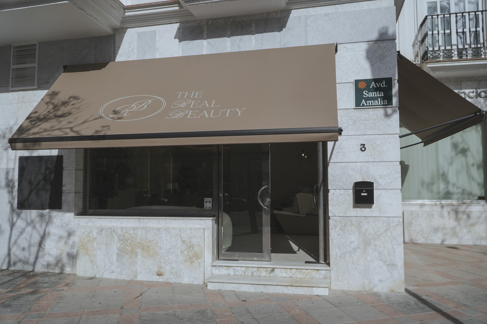 the-real-beauty-salon-0