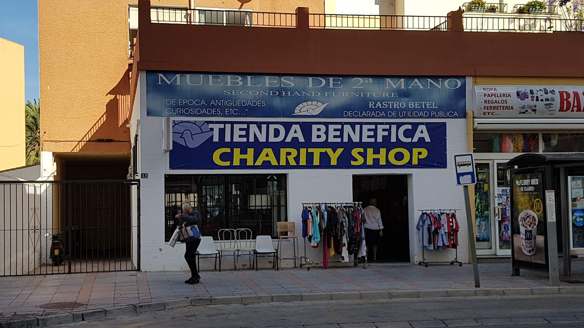 tienda-benefica-charity-shop-0