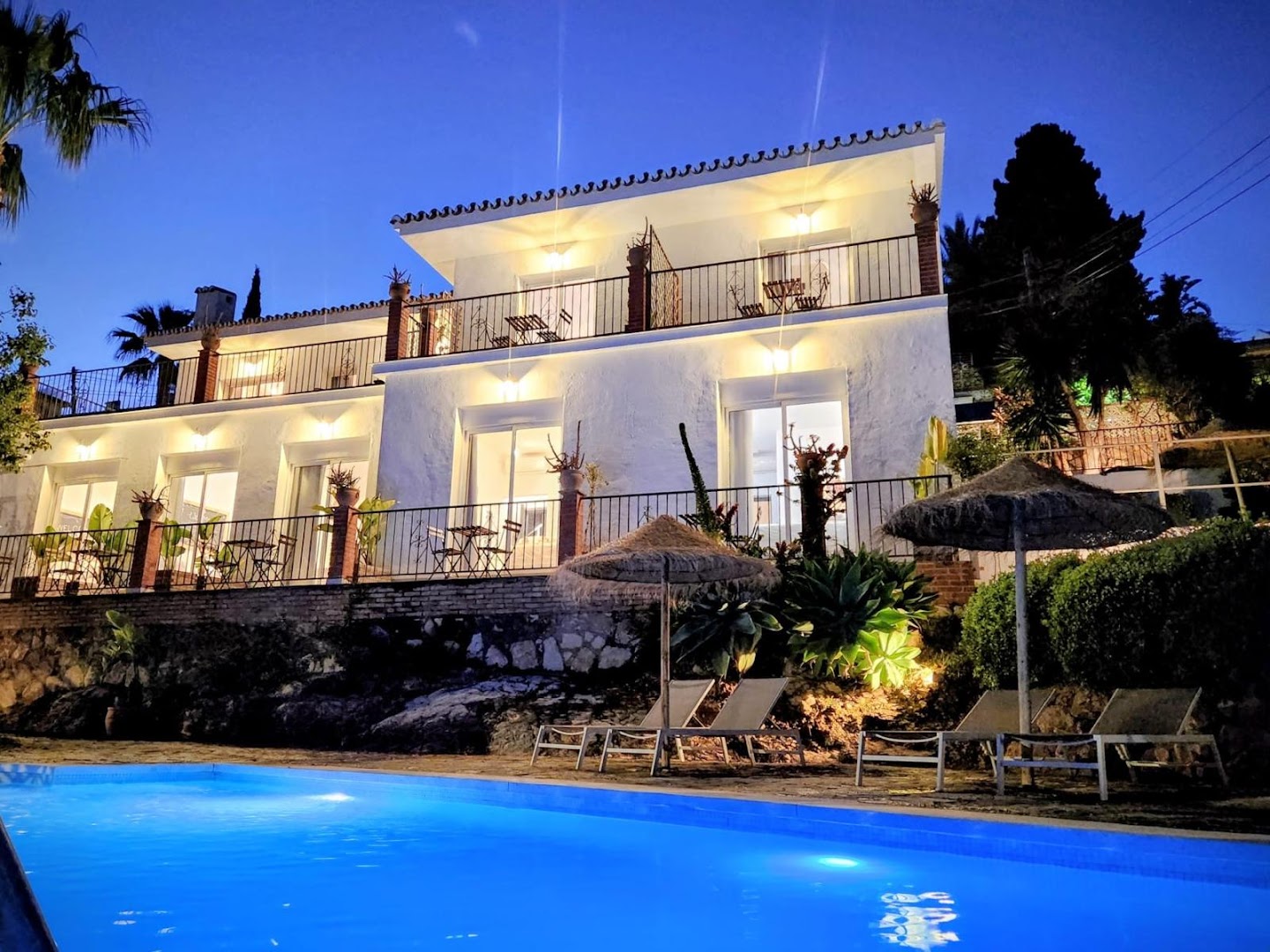 white-village-boutique-0