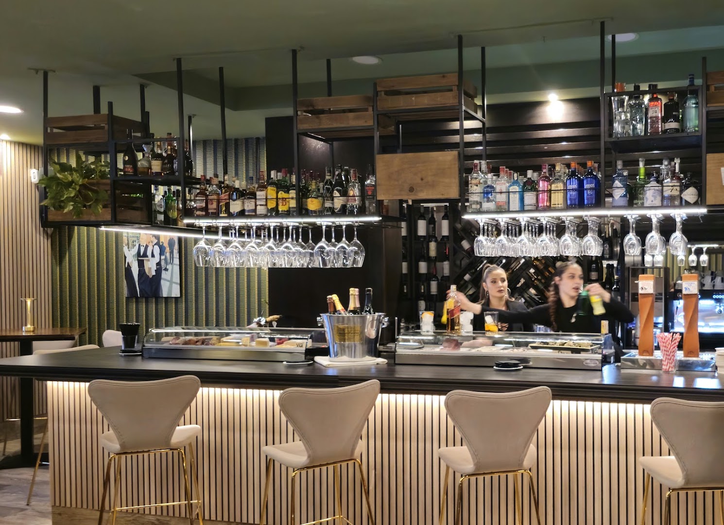 bar-restaurante-la-plaza-0