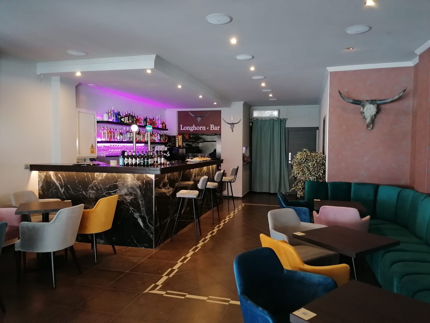 longhorn-bar-0